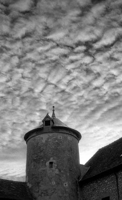 Meung - nuages
Voigtländer bessa-t / Zeiss planar ZM 50mm 1:2
Ilford HP5+ à 400 ASA, 1/250 à f:8 
Mots-clés: Nuages Voigtlander bessa-t