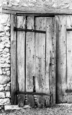 Porte au château de Fougères
Voigtländer Bessa-T / Zeiss planar ZM 2/50 / Ilford FP4+ dans du LC29 1+29
Mots-clés: Porte voigtländer zeiss planar zm