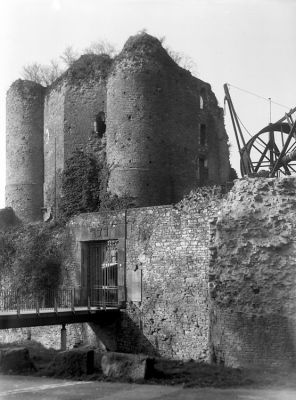 Château de Franchimont
Watson tailboard 1/2 plaque / Ilford FP4+
1/50 à f:18
Mots-clés: Watson château franchimont