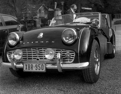 Triumph
Photo prise avec un compact Zeiss Kolibri de 1930
Tessar 50mm 3.5
Film bobine 127 Efke R100
ID-11 1+1, 14'15" à 20,5°C 
Mots-clés: Zeiss Kolibri Efke R100