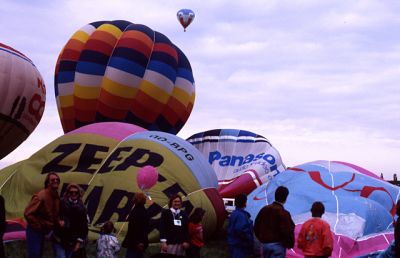 Ballons 5
Contax RTSII - Zeiss planar 50mm - Ektachrome 100
Mots-clés: Ballons Contax