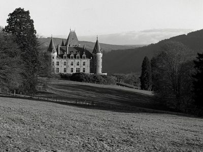 Château de Froidcour à Stoumont
Mamiya 645 - Zoom 105/210 f4.5
f:5.6/8 à 1/250 - HP5+
Mots-clés: Mamiya 645