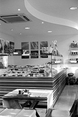 L'amaranthe
Mon tea-room préféré à Theux.
Kodak Retinette Ib - HP5+ f:8 à 1/60
