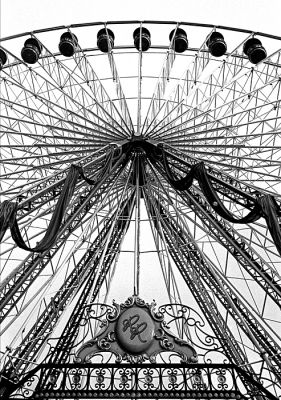 Grande roue
Leica M6 + Summaron 35mm
HP5+ dans du LC29 1+29
Mots-clés: grande roue leica summaron