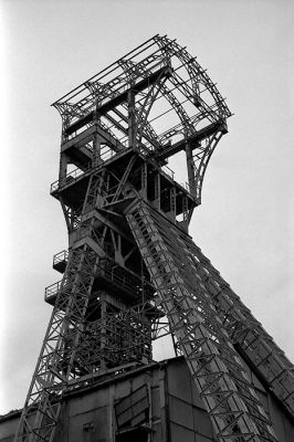 Charbonnages Heusen-Zolder 3
Leica M6TTL + Elmar 50mm / HP5+ 6'30" dans du LC29 1+19
Mots-clés: Friches Charbonnages Leica M6TTL