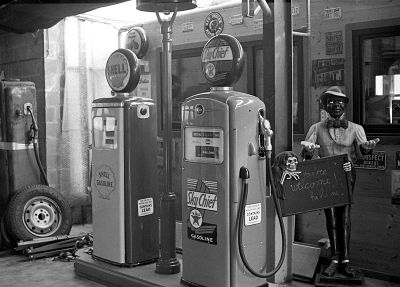 Harley café
Petri 7s - HP5+ f:11 à 1/125 - ID11 1+3 18' à 21°C
Mots-clés: Harley Petri 7s