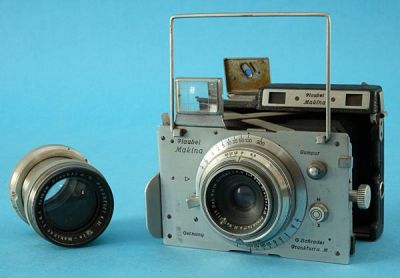 Plaubel Makina III
Appareil 6x9 télémétrique avec objectifs interchangeables.
Mots-clés: Plaubel Makina