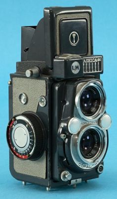 Yashica 44 LM
Appareil pour photos 4x4 sur film 127
Mots-clés: Yashica 44 LM