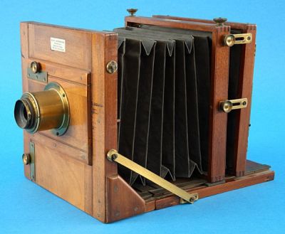 Underwood instanto
Appareil bois pliant demi-plaque de 1896
Objectif E&T Underwood f:30cm 1:11
Mots-clés: Underwood instanto