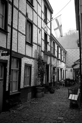 Impasse à Spa
Voigtländer Bessa I - Ilford FP4+  Ilfotec LC29 1*29 / 12' à 20°C
f/4 à 1/30e.
Mots-clés: spa,impasse,voigtländer