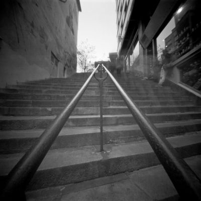 L'escalier
Noon Pinhole - TriX 400@200 - Scan de néga
Mots-clés: Noon pinhole TriX 400@200 escalier