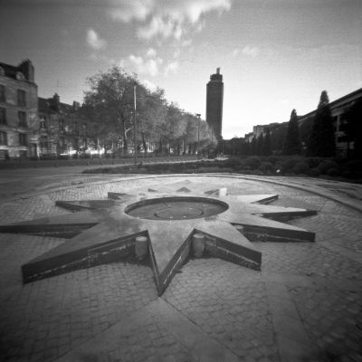 Noon pinhole - TriX 400@200 - Scan de néga 
Mots-clés: Noon pinhole TriX 400@200