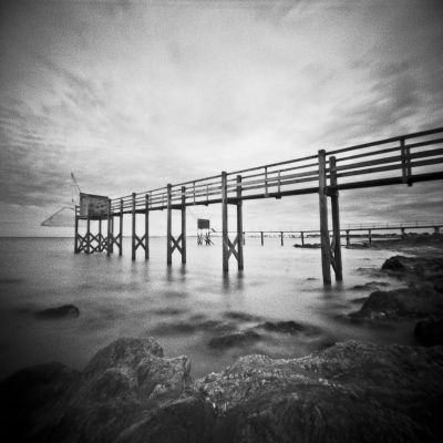 Côte de Jade - Carrelet
Noon pinhole - PanF+ 50@ - Scan de néga 
Mots-clés: Noon pinhole PanF+ mer carrelet