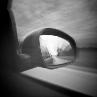 On the road (bis)
Noon pinhole - Ilford HP5+ 400@200 - scan de néga 
