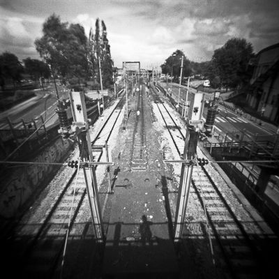 Tache ferrée
Noon pinhole - Ilford HP5+ 400@200 - scan de néga
Mots-clés: Noon pinhole voie ferrée HP5+