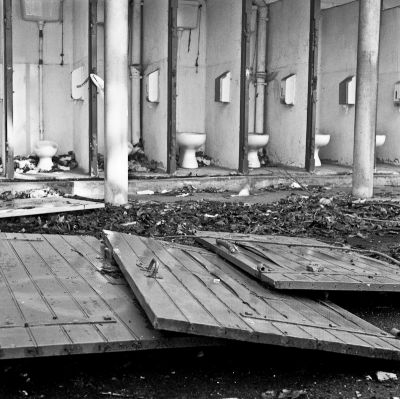 WC Primaires
Mamiya C300 80mm Sekkor
Fomapan Classic100
Scan de néga
Mots-clés: Mamiya C300 120 urbex