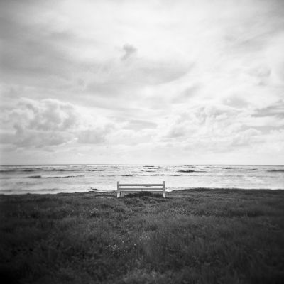 Banc - Oléron, phare de Chassiron 
Holga & filtre orange- Superpan 200@
