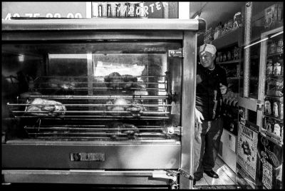 Papy-poule
Nikon FE2 24mm - TriX 400@800
Mots-clés: Nikon FE2 street