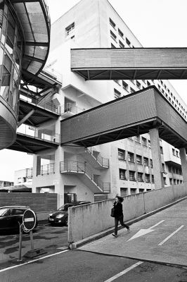 Oh spital
Nikon Fe2 24mm - TriX - Scan de néga 
Mots-clés: street Tri-x Fe2