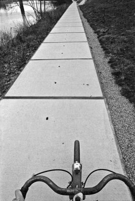 Balade à vélo
Nikon fe2 - 24mm Ais
Tri x 400@800 - Rodinal
Scan de néga
Mots-clés: Tri-X Fe2