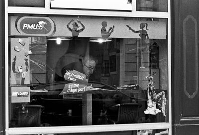 Sans dessus dessous
Nikon Fe2 105mm - TriX 400@800 - Scan de néga
Mots-clés: street Tri-x Fe2 400@800