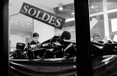 Soldes 2
ZeissIkon LKE 
Tmax100@ / rodinal
Scan de néga
Mots-clés: ZeissIkon LKE 135 n&b Tmax street soldes