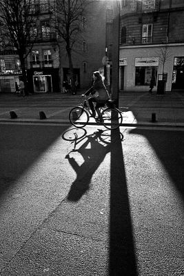 Ligne d'arrivée
Nikon FE2 24mm - TriX - scan de néga
Mots-clés: street N&B Fe2 TriX 135 ombre