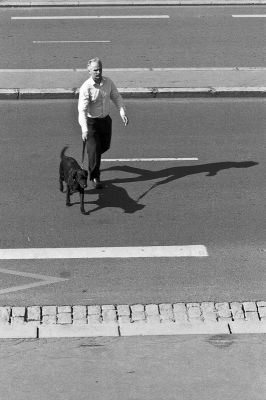 Balade quotidienne
Nikon Fe2 105mm - Tmax - Scan de néga
Mots-clés: street Tmax Fe2 ombre