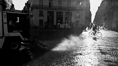 Le chasseur
Nikon FE2 24mm - TriX - scan de néga
Mots-clés: Nikon FE2 TriX street