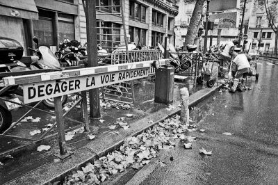 Circulez !
Nikon FE2 24mm - TriX
Mots-clés: Nikon FE2 street
