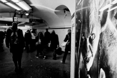 Le saigneur des métros (pfff je sors)
Nikon FE2 24mm - TriX 400@1600
Mots-clés: Nikon FE2 street