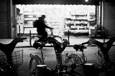 Self service
Nikon FE2 50mm - TriX 400@1600
Mots-clés: Nikon FE2 street