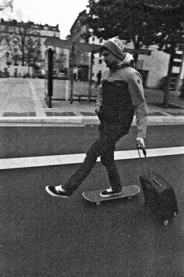Sk8t-o-tourisme
Nikon FE2 24mm - Agfapan 400@ vraiment bien trop périmée... faut que j'arrête ces conneries :(
Mots-clés: Nikon FE2 street