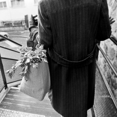 Démarché
Nikon FE2 24mm - TriX
Mots-clés: Nikon FE2 street