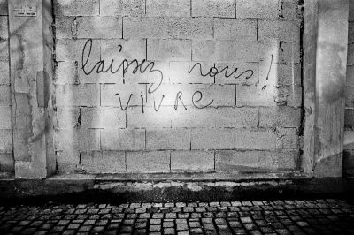 Laissez nous vivre !
Nikon FE2 24mm - TriX
Mots-clés: Nikon FE2