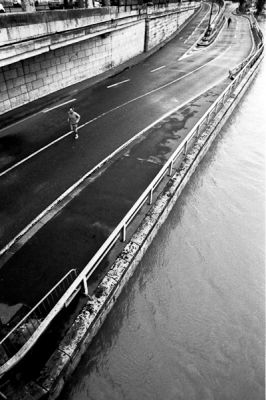 Jogging présidentiel
Nikon FE2 - TriX 400@1600
Mots-clés: Nikon FE2 street