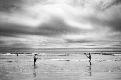 On the beach
Nikon FE2 24mm & filtre orange - Superpan 200@
Mots-clés: Nikon FE2 street