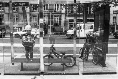 ...
Nikon FE2 24mm - HP5+ périmée 400@200
Mots-clés: Nikon FE2 street