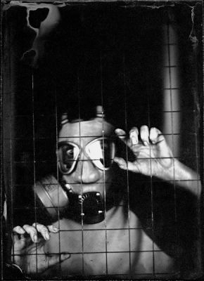 Autoportrait avec masque 13-12-2012
Collodion humide, ambrotype 13x18cm
Mots-clés: Collodion ambrotype 13x18cm