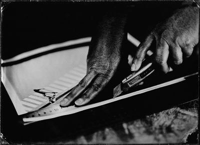 Jeu échange de thèmes : "La main et l'outil"
Collodion - Ambrotype 13x18cm
