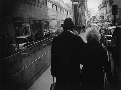 Riton et Mariette
Zeiss Ikon Contessa LKE
Tmax 100@
Scan tirage 
Mots-clés: Street, N&B, LKE, 135, Zeiss