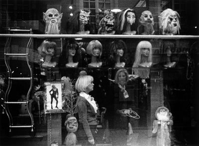 En compagnie des monstres
Yashica 35 GSN
Tri-x 400@ / Rodinal
Scan de tirage 
Mots-clés: street, N&B, Yashica, 35 GSN, N&B, 135