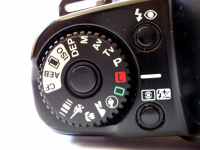 Canon EOS 100 dessus gauche molette
