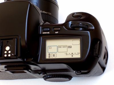 Canon EOS 100 dessus droite afficheur
