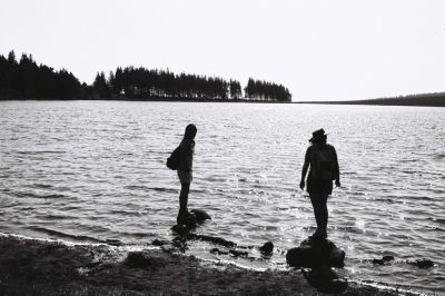 Silhouettes sur le lac Servières
