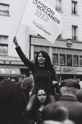 Hissez haut les couleurs.
Nikon F4s - Tmax 3200 - AFD 50 mm. f1.4
