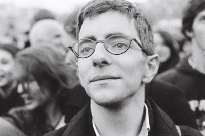 Rassuré.
Nikon F4s - Tmax 3200 - AFD 50 mm. f1.4
