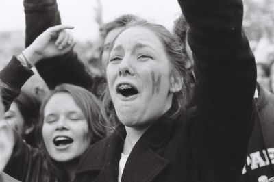 On se lâche.
Nikon F4s - Tmax 3200 - AFD 50 mm. f1.4
