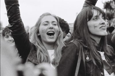 Les belles se lâchent.
Nikon F4s - Tmax 3200 - AFD 50mm. f1.4
