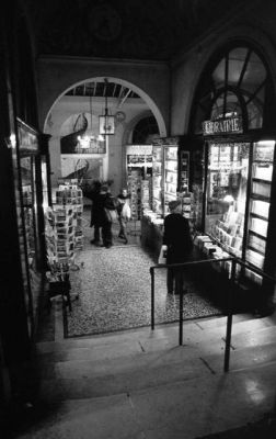 Ambiance feutrée.
Nikon FM2n - Tmax 400 - 24mm. ais f2.8
